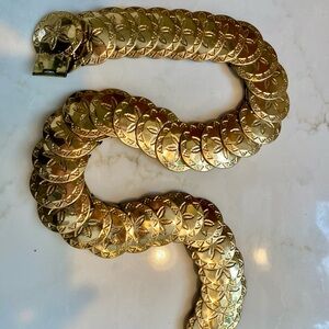 70’s 80’s GOLDTONE Elastic Sand Dollar Medallion Stretch Belt. WOW. Disco